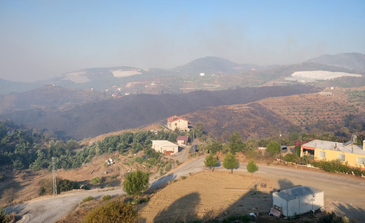 Antalya’da orman yangınına müdahale sürüyor