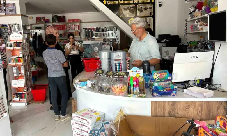 Bingöl’de Okul Alışverişi Yoğunluğu Artıyor Bingöl’de Okul Alışverişi Yoğunluğu Artıyor