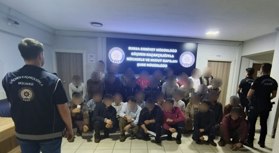 ASAYİŞ Bursa’da 33 yabancı uyruklu ve bu kişilere yer temin eden 2 kişi yakalandı ASAYİŞ Bursa’da 33 yabancı uyruklu ve bu kişilere yer temin eden 2 kişi yakalandı