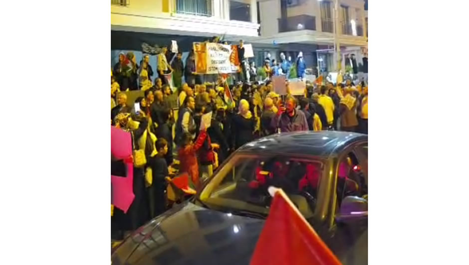 Üsküdar’da McDonald’s şubesi açılması protesto edildi Üsküdar’da McDonald’s şubesi açılması protesto edildi