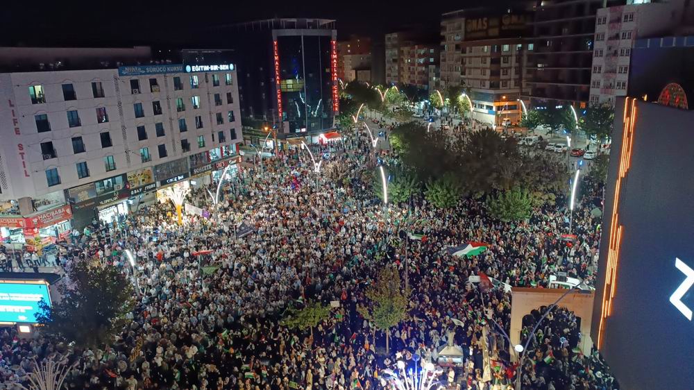 Batman’da Aksa Tufanı yıl dönümünde on binler Gazze için yürüdü Batman’da Aksa Tufanı yıl dönümünde on binler Gazze için yürüdü
