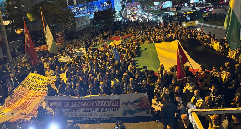 Vicdan Gemisi’ne saldırı Siyonist konsolosluk önünde lanetlendi Vicdan Gemisi’ne saldırı Siyonist konsolosluk önünde lanetlendi