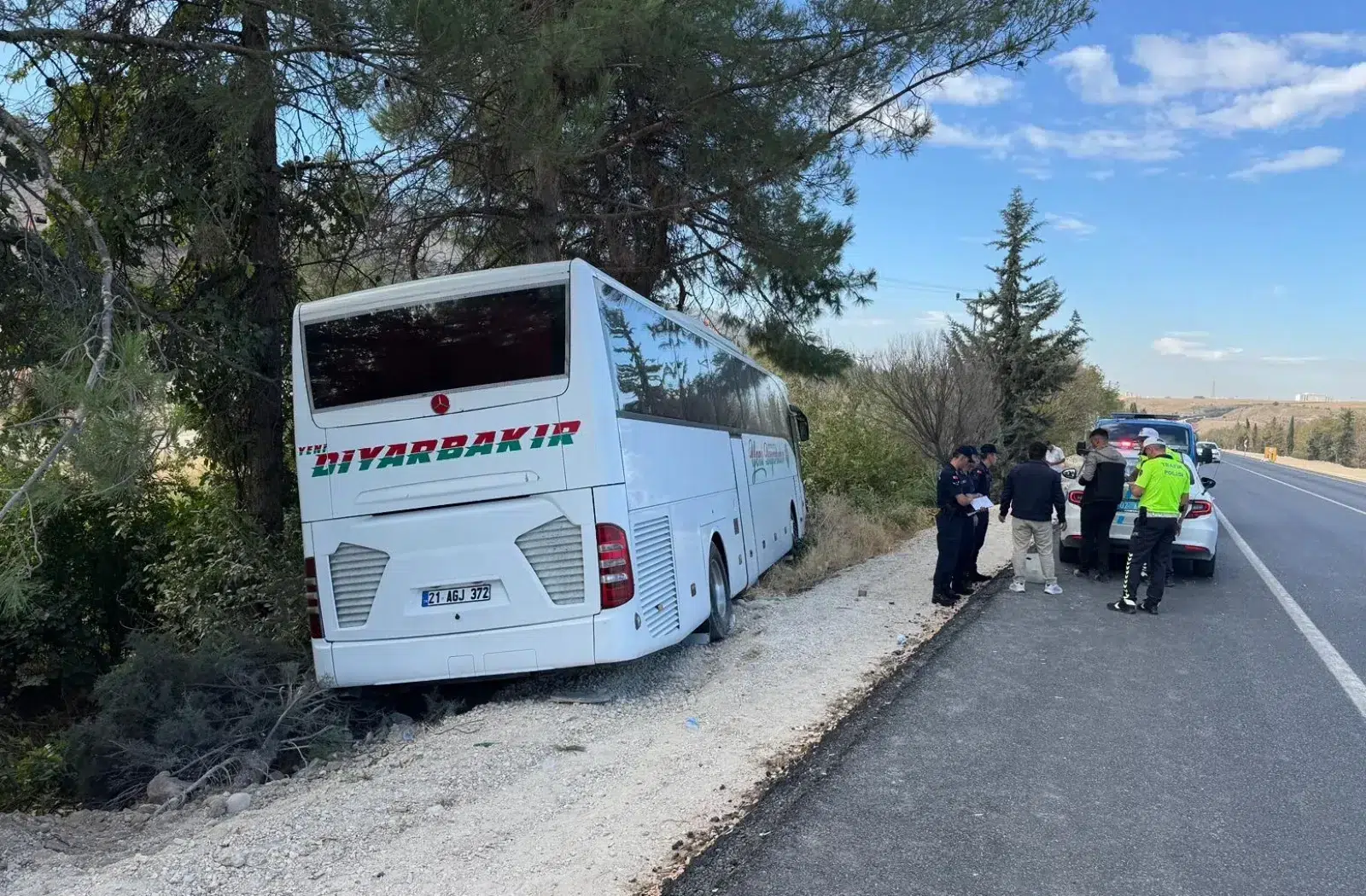 ASAYİŞ Adıyaman’da trafik kazası: Yolcu otobüsü ile otomobil çarpıştı, 4 kişi öldü!