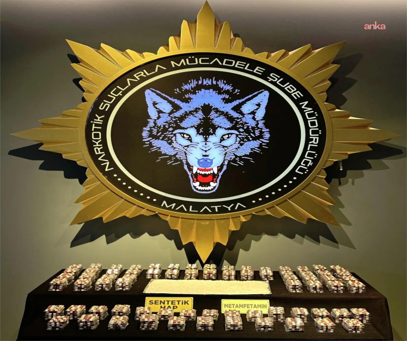 ASAYİŞ
																														
								

								Malatya’da 3 ay süren teknik takipli uyuşturucu operasyonu: 10 gözaltı