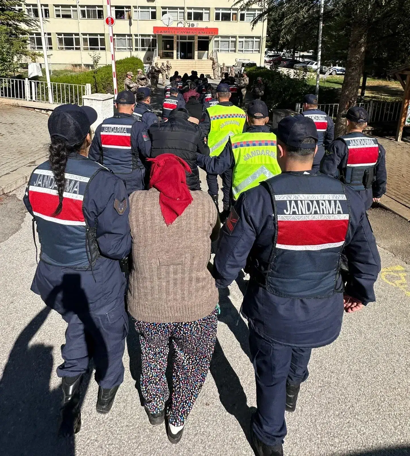 ASAYİŞ Denizli merkezli kablo hırsızlığı operasyonunda 9 şüpheli tutuklandı ASAYİŞ Denizli merkezli kablo hırsızlığı operasyonunda 9 şüpheli tutuklandı