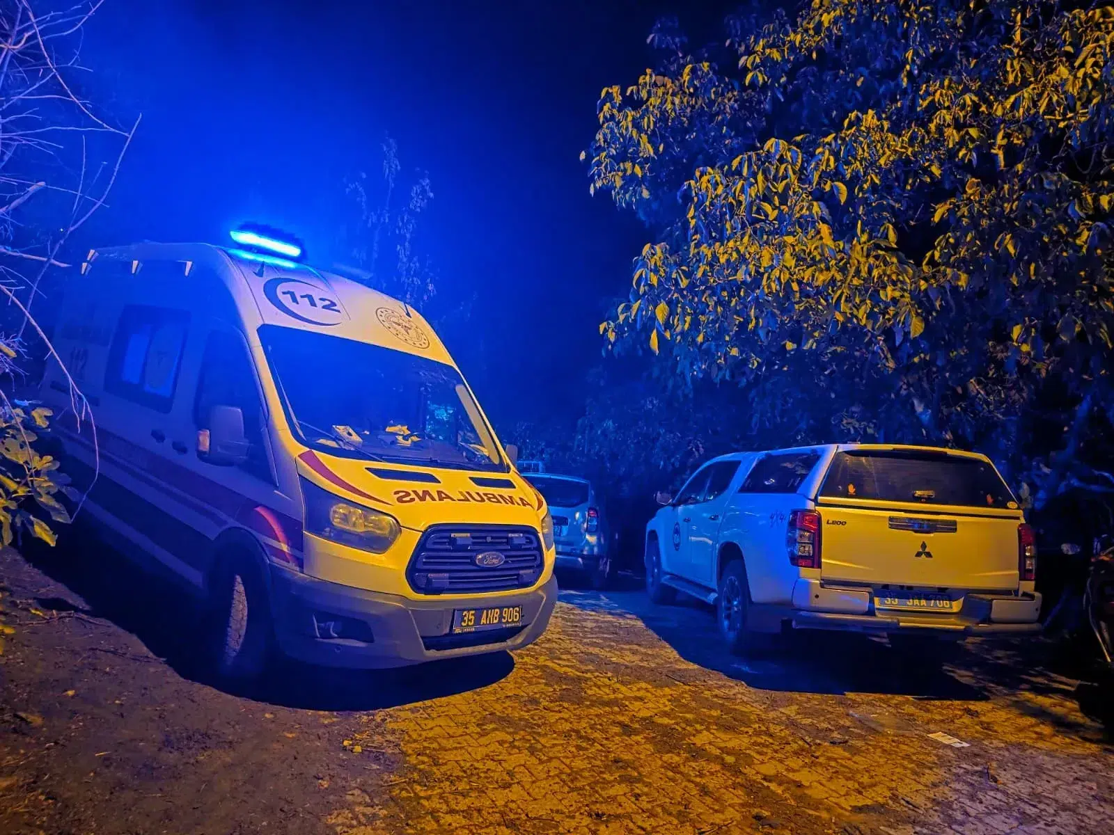 İzmir’de Baba Oğlunu Öldürdü, Eşini Yaraladı İzmir’de Baba Oğlunu Öldürdü, Eşini Yaraladı