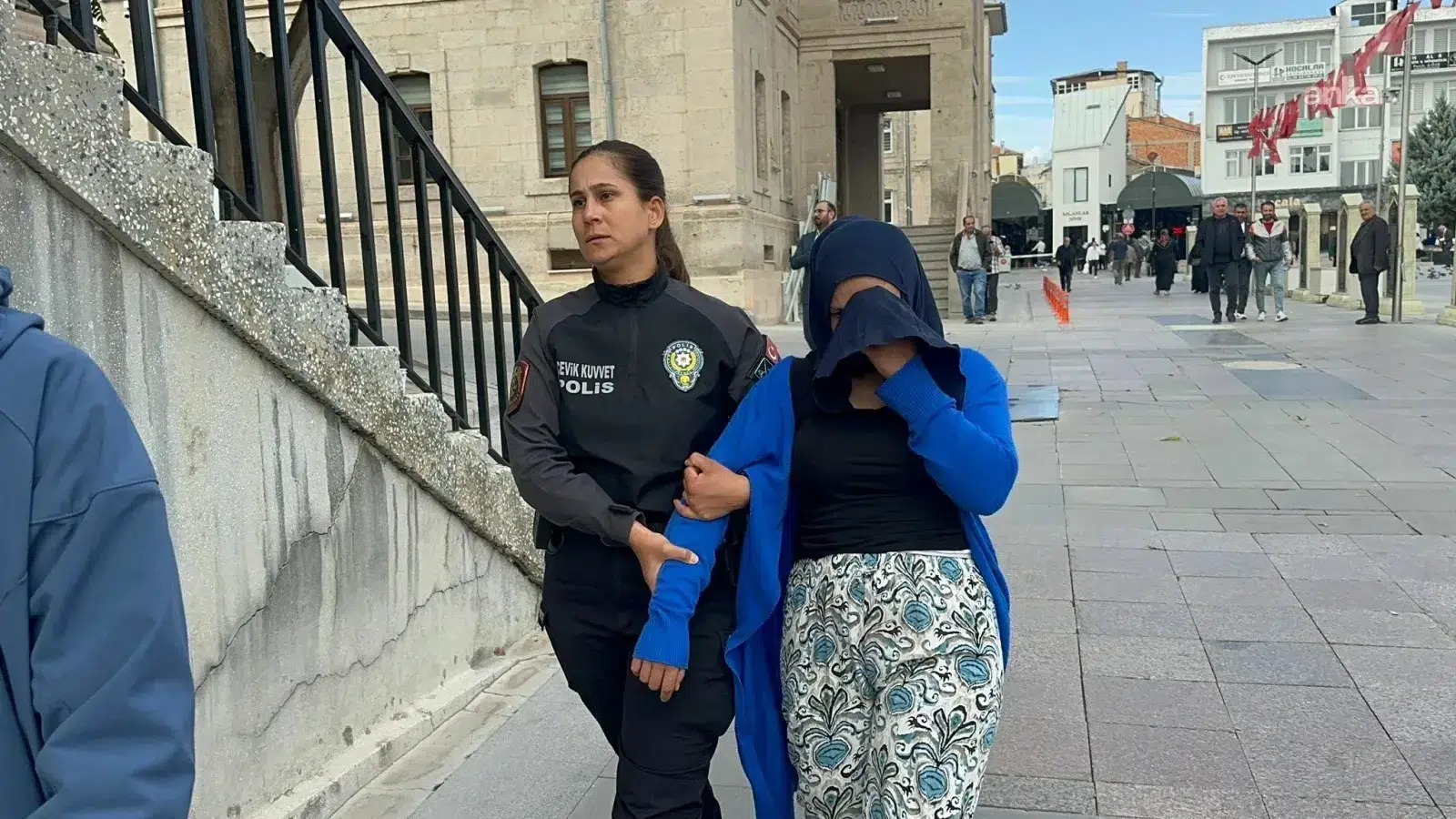 Aksaray’da Kuyumcuya İmitasyon Altınla Dolandırıcılık Aksaray’da Kuyumcuya İmitasyon Altınla Dolandırıcılık