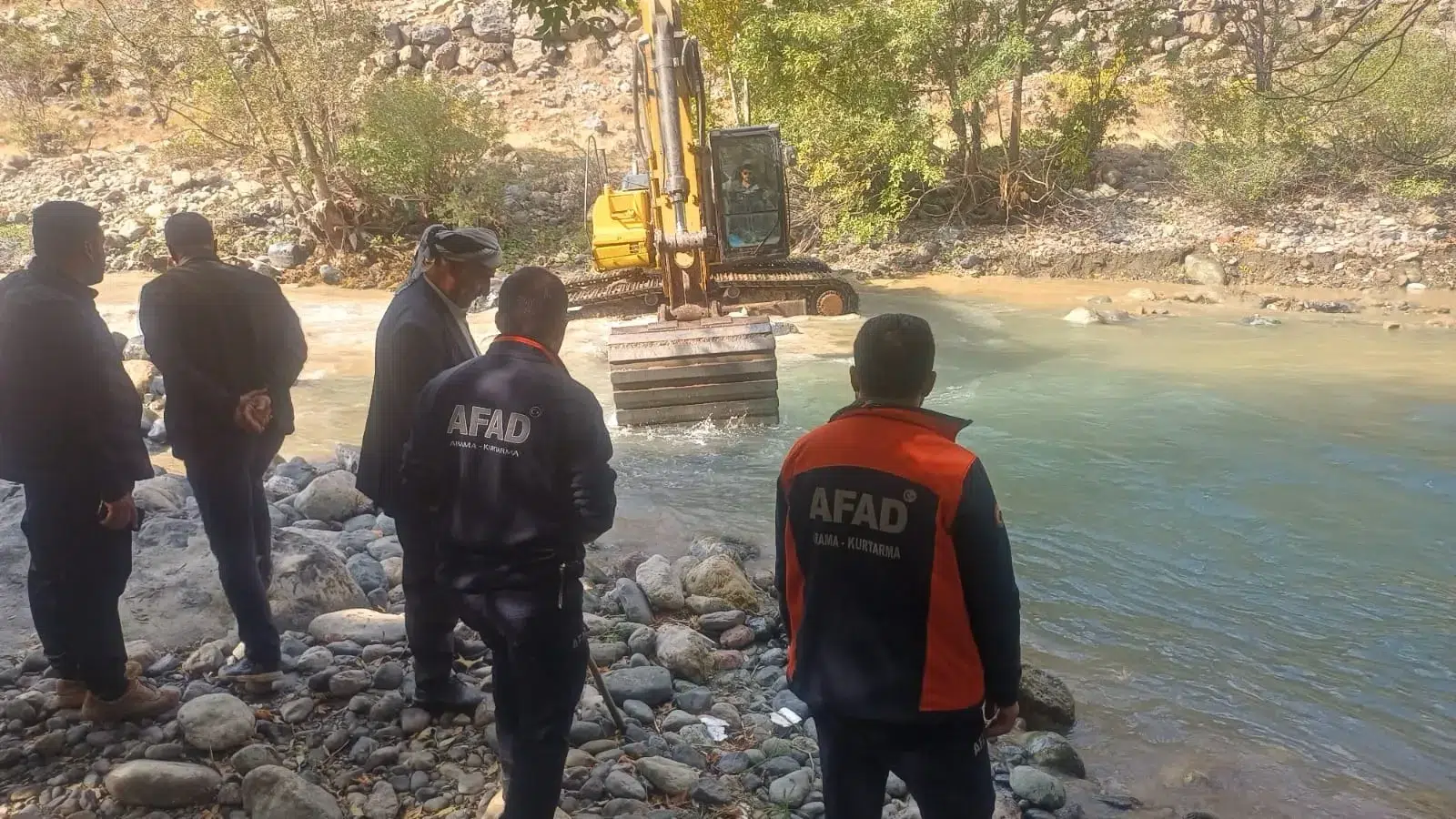 Hakkari’de Derede Kaybolan Genç İçin Arama Çalışması