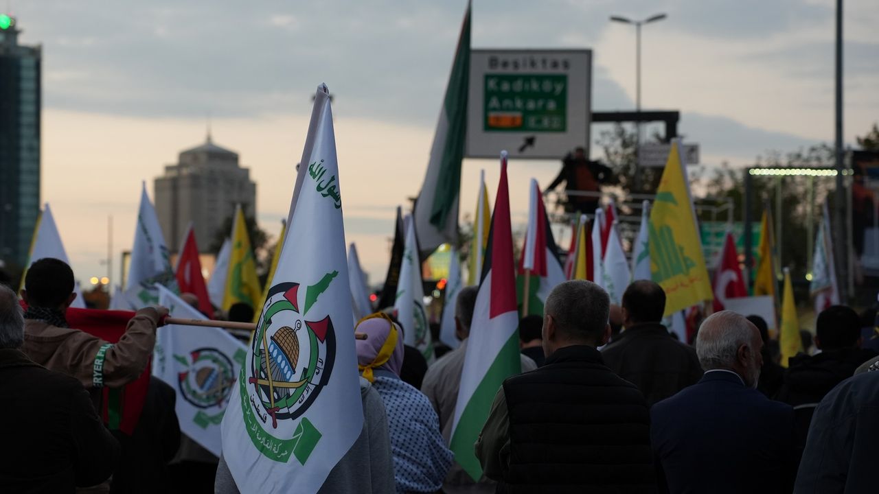 İstanbul’da Aksa Tufanı ve Kudüs Şehitlerine Vefa Yürüyüşü gerçekleşti