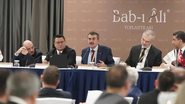 Yapay Zeka ile Açık Uçlu Soru Değerlendirmesi Üzerine