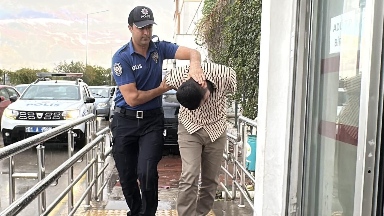 GÜNDEM İşi bayağı ilerletmişti ama! Çakarlı araçla kendini polis olarak tanıtıp üst araması yapan zanlı tutuklandı GÜNDEM İşi bayağı ilerletmişti ama! Çakarlı araçla kendini polis olarak tanıtıp üst araması yapan zanlı tutuklandı