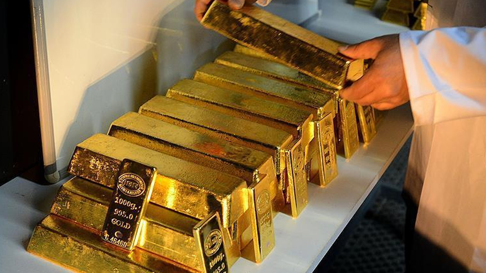 Altının kilogram fiyatı 5 milyon 400 bin liraya geriledi Altının kilogram fiyatı 5 milyon 400 bin liraya geriledi