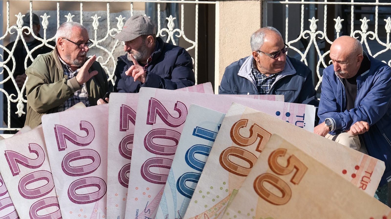 Emekli Zammı İçin Yeni Oranlar Kulislerde Tartışılıyor