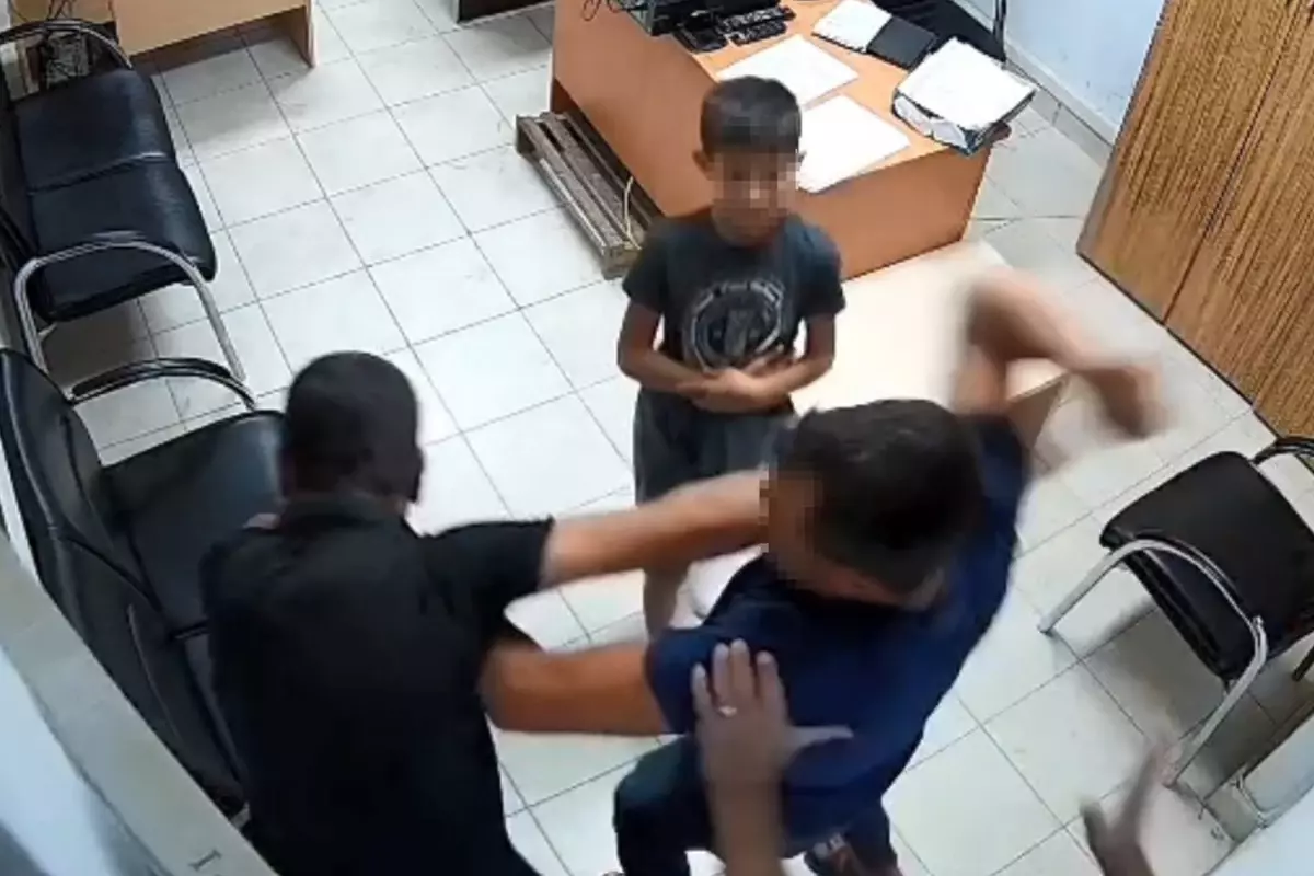 Karakolda Kayınbiraderi Tarafından Darp Edildi Karakolda Kayınbiraderi Tarafından Darp Edildi