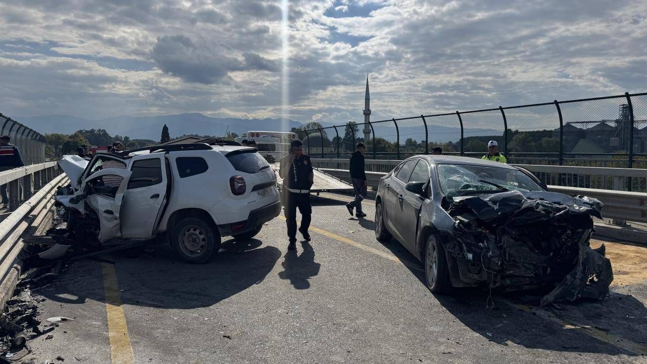 Sakarya'da trafik kazasında 2 jandarma personeli şehit oldu