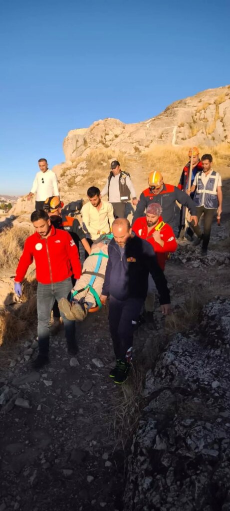 Alman Turist Van Kalesi’nde Düştü, Sağlık Durumu İyi