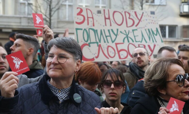 Sırbistan’da Seçim Sonuçlarına İtiraz Edenler Belgrad’da