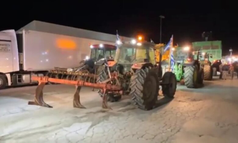 Yunan çiftçilerin eylemi Türkiye sınırını etkiledi Yunan çiftçilerin eylemi Türkiye sınırını etkiledi